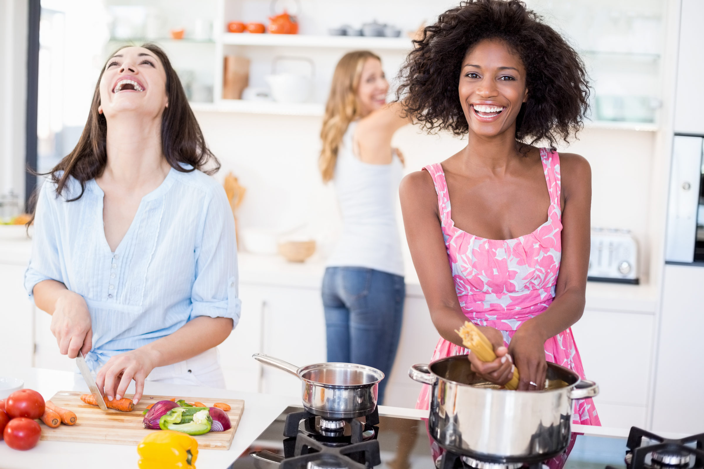 Cooking class as fun activities to do with your bridesmaids