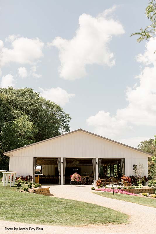 Minnesota outdoor barn wedding venue