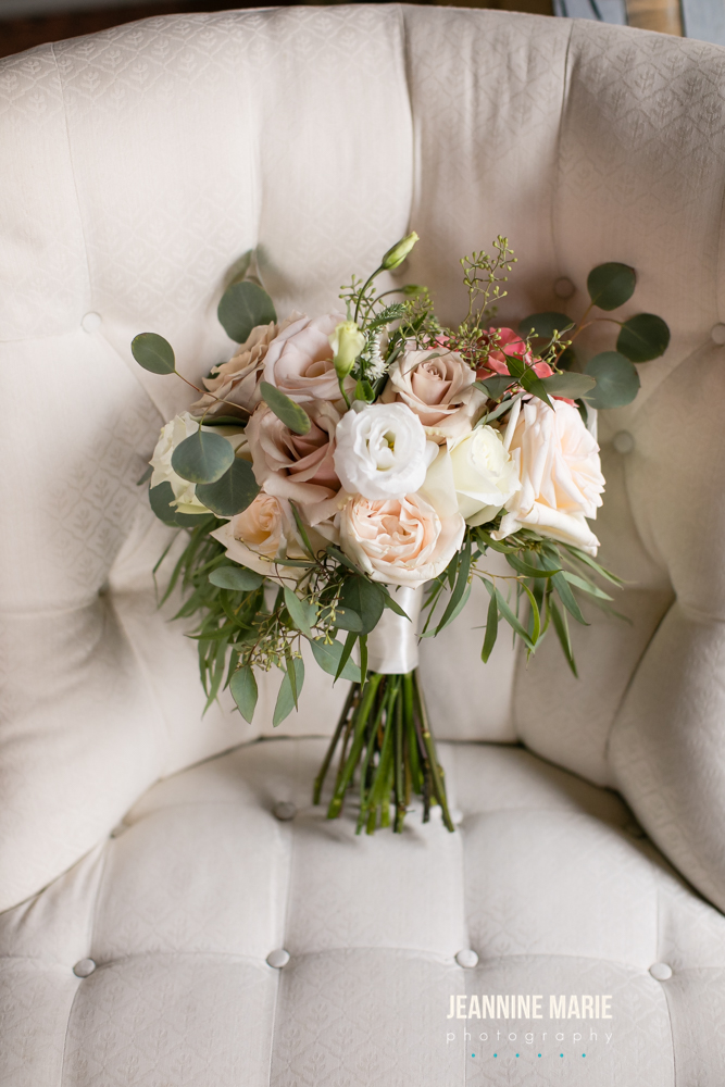 Bouquets perfect for spring weddings with blush and white roses