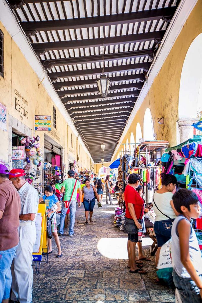 Residents explore mercado in Mérida