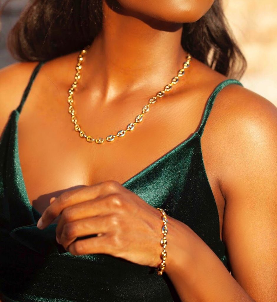 Simple gold chain necklace