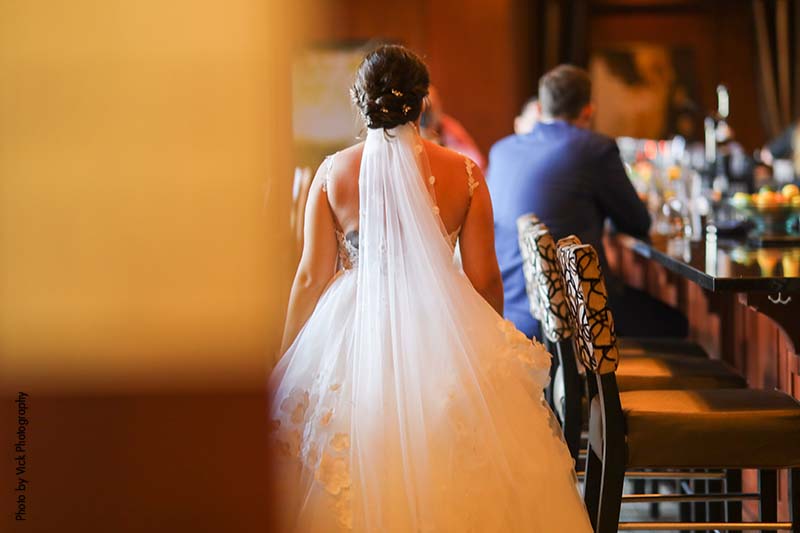 Long tulle bridal veil for backyard wedding