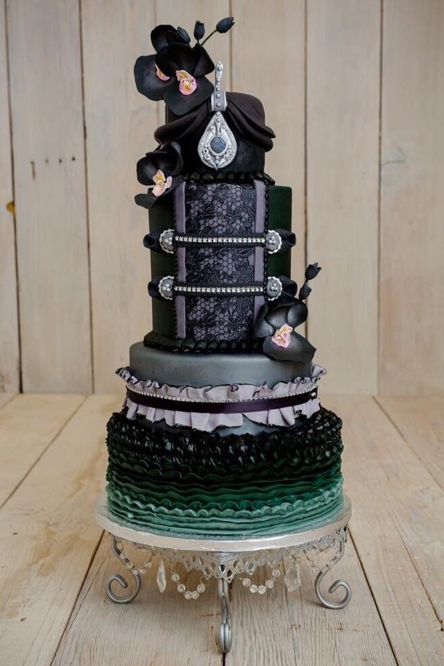Victorian-inspired dark wedding cake 