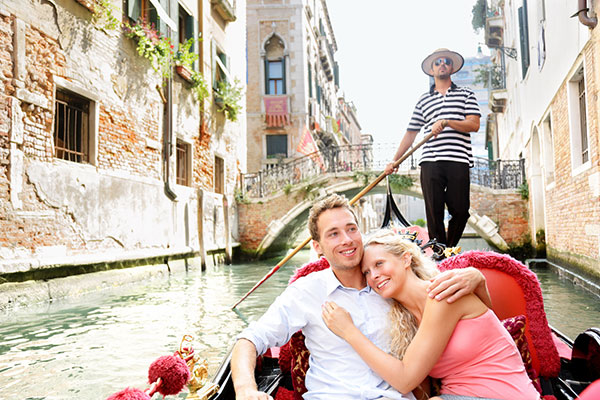 Couple goes on gondola ride in Venice for honeymoon planned by Travel Leaders