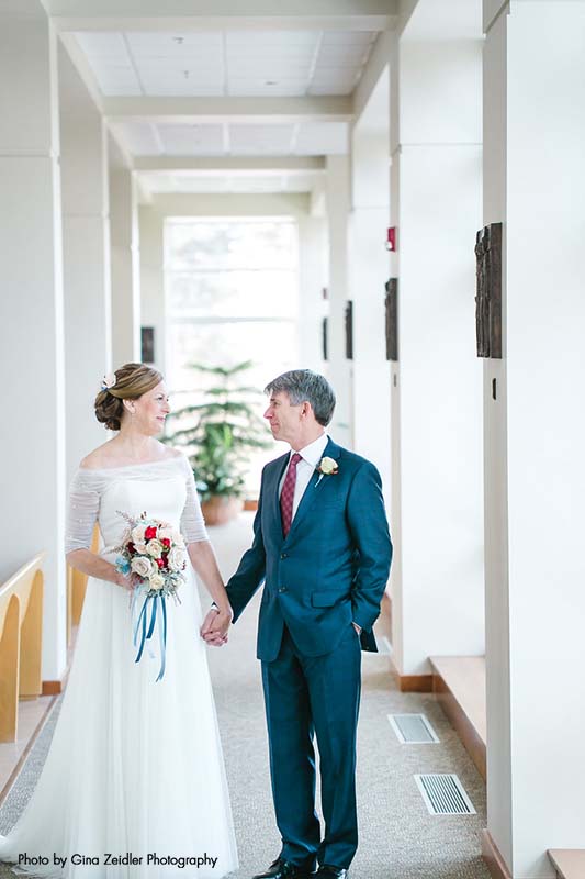Wedding couple in navy and white