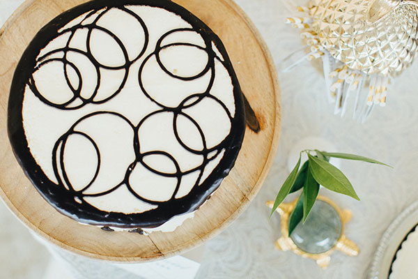 Single-tier chocolate wedding cake