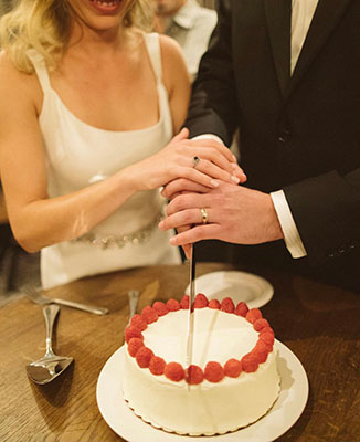 Couple cuts mini wedding cake by Cafe Latte