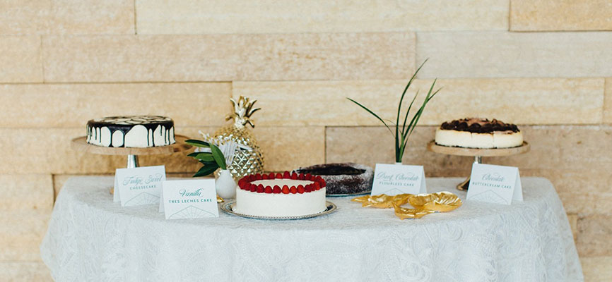 Single-tier mixed wedding cakes by Cafe Latte
