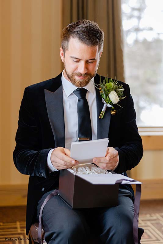Groom reads letter from bride
