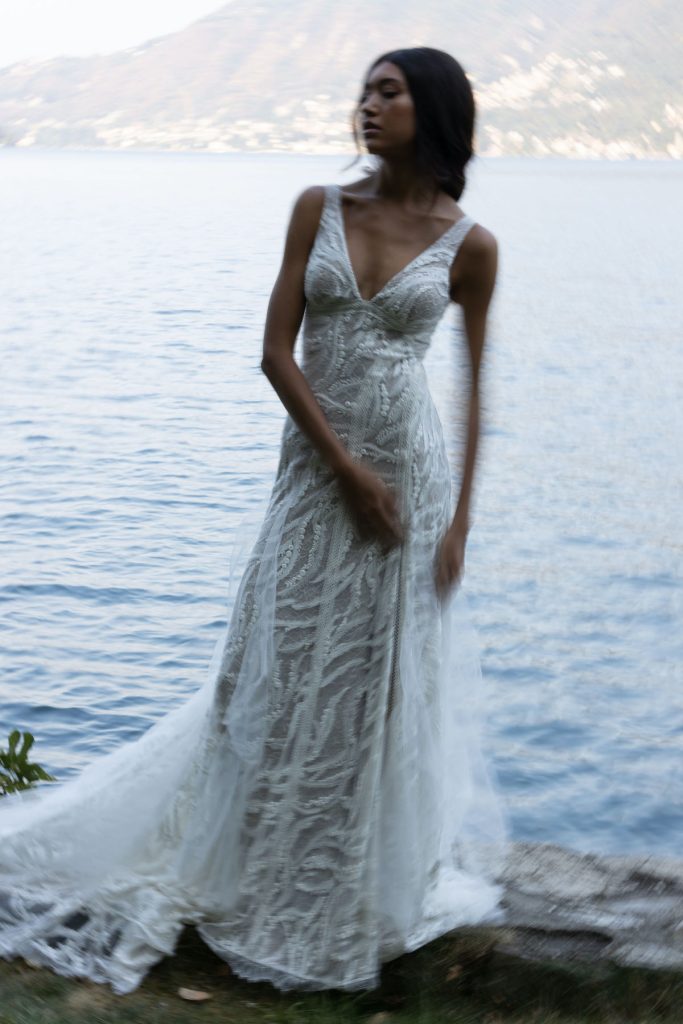 V-neck lace texture wedding dress