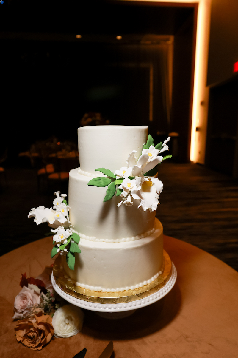 White wedding cake with sugar flowers