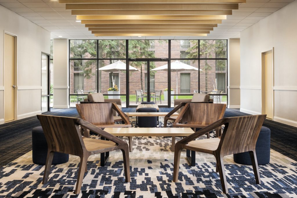 Lobby space at Delta Hotels by Marriott Minneapolis Northeast