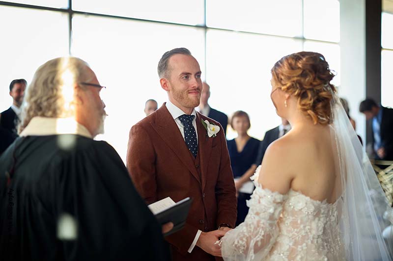 Bride and groom recite vows